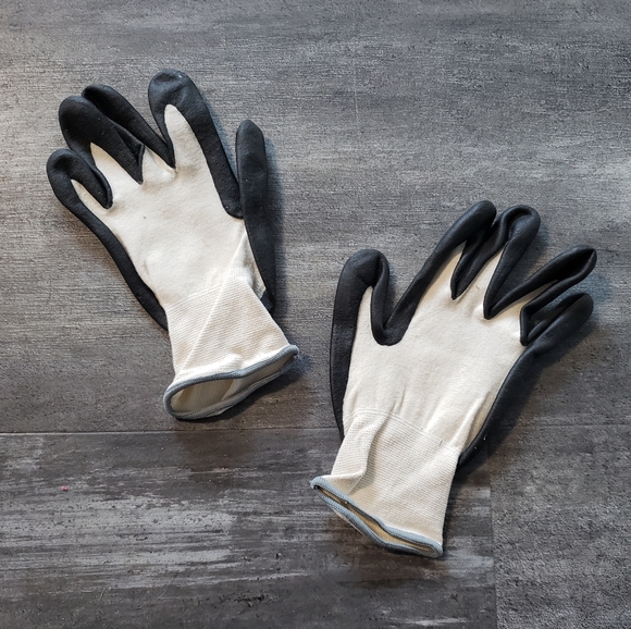 Nitrile Grip Accessories - Black Cream Nitrile Laminated Glove
